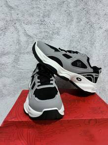 2 estilos de zapatos de verano versátiles y cómodos para hombres, zapatos de elevación de suela gruesa y transpirables de parte superior baja, tenis casuales de moda con patrones aleatorios