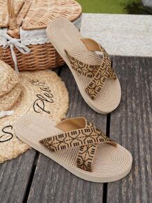 Sandales décontractées à enfiler pour hommes avec motif croisé, couleur kaki en faux lin tressé, plate, convient pour l'été, l'extérieur, la plage
