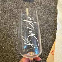 Adesivos personalizados de nome em vinil para taças de champanhe de casamento, Adesivos de caligrafia personalizados, Decorações de casamento personalizadas, Adesivos de convite para damas de honra em vinil, Adesivos de nome para caixa de presente, Adesivos de nome, Adesivos de texto, Adesivos de frase, Adesivos personalizados de nome para taças de champanhe, Adesivos para caixa de presente, Adesivos de nome em vinil, Adesivos para chá de panela, Atividades artísticas infantis