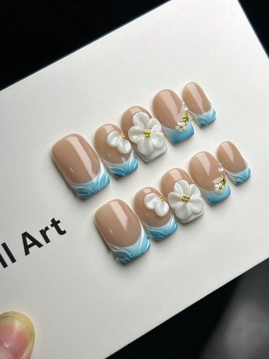 10 piezas de pegatinas de uñas hechas a mano, degradado azul veraniego floral de manicura francesa, diseño floral 3D, elegante acabado brillante minimalista de longitud media cuadrada, punta francesa azul, estilo costero de vacaciones, uñas primaverales lindas, forma de pico de pato, sofisticado ambiente de vacaciones, uñas elegantes con relieve floral, uñas lindas y elegantes, adecuadas para mujeres y niñas para uso diario y de fiesta, uñas postizas de cobertura completa, suministros de uñas postizas largas hechas a mano