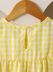 2PCS Girls' Checkered Vest Set Sleeveless Loose-Fit Top With Ruffled Hem & Embroidered Bee DetailsMatching Elastic-Waist Shorts Perfect For Park Playdates And Beach Vacations(Age 2-3,4-5,6-7Y)