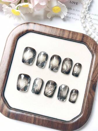 Juego de 10 piezas de uñas postizas hechas a mano en forma de ataúd intermedio, en colores negro, blanco, con decoración de corazón, brillos, destellos, iridiscente y adorno de lujosos cristales