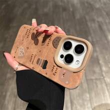 Teléfono con Orificio Grande, Diseño de Piel Sintética en Color Café Sólido con Diseño de Ositos, Compatible con los Modelos 11, 11 Pro, 12, 12 Pro, 13 Pro, 14 Pro, 14 Plus, 14 Pro, 15, 15 Plus y 15 Pro. - Caqui - Ver 3