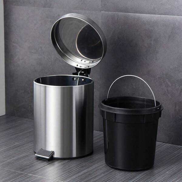 Universal Foot Pedal Trash Can | Bright Stainless Steel Finish | Grooved Pedal | Suitable For Bathroom, Kitchen And Home | 7 Liters