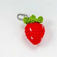 5/10/20/50/100 pezzi Ciondolo a fragola realizzato a mano all'uncinetto | Ciondoli in lana lavorata a maglia rossa e verde, adatti per portachiavi, accessori per telefono e fai-da-te - decorazione regalo perfetta per il compleanno, ciondoli per borse, design giocoso, texture in tessuto, accessori all'uncinetto, ottimi per il Ringraziamento