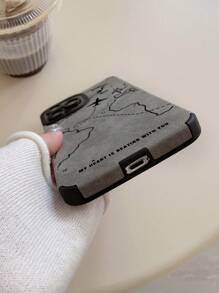 Funda de teléfono con textura mate gris - Diseño de mapa mundial y avión, cita romántica - Estilo inspirado en viajes - Compatible con iPhone: 13, 14, 15, 16 Pro Max, 16, 15 Plus