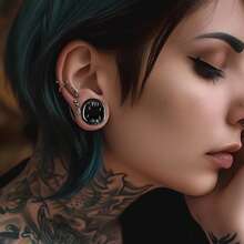 2PCS Hot 316 Stainless Steel Halloween Monster Tongue Ear Tunnels Ear Gauges Tunnels Plugs Stretcher Expander Piercing Body Jewelry Women