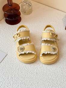 Sandalias para niñas 2025 Nuevas Zapatos de verano para niños Zapatos de playa de suela blanda Sandalias deportivas de moda para niñas pequeñas Zapatos antideslizantes