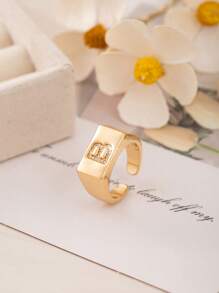 1 Stück modischer minimalistischer Buchstaben 26 Buchstaben quadratischer offener Ring, geeignet für tägliches Dekor-Tragen, kann ein Geschenk für Liebhaber, Freunde, Familie an Geburtstag, Feiertag, Jahrestag sein