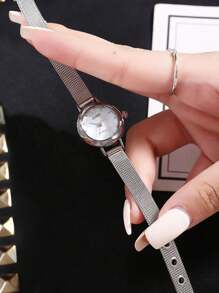 1 peça, relógio de quartzo feminino pequeno, personalizado, criativo e versátil, com mostrador redondo simples, pulseira de liga, relógio para amantes de irmãs, adequado para uso diário e presentes de Natal