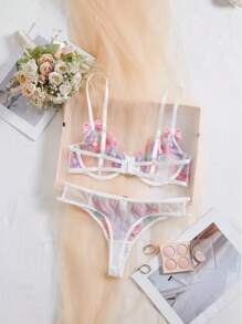 Lingerie sexy, ensemble de lingerie avec broderie florale blanche romantique, élégante et sexy, montrant un charme unique et de la mode