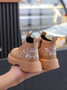 1 双儿童秋冬新款侧拉链刺绣靴，时尚百搭女童刺绣户外防滑靴