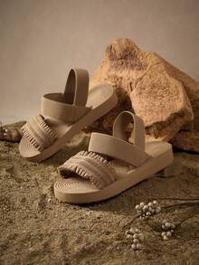 Tropiscape Giày sandal nữ Kate Michal Four Seasons phong cách Pháp lãng mạn cổ điển, đơn giản, thoải mái, tinh tế, sang trọng, phù hợp cho kỳ nghỉ ở Rome, bãi biển, tiệc tùng. Màu kaki, xếp ly, mũi tròn, đế bằng. Phong cách cung đình Ý, ngọt ngào, dễ thương, thanh lịch, cao cấp, thoải mái và thoáng khí, nhẹ, hở mũi, phù hợp để phối với váy và quần. Màu nâu, mũi tròn, gót dốc. Phong cách Bohemian thư giãn, kỳ nghỉ biển, quà tặng mùa thu đông, phong cách cottagecore, trang phục mùa hè. - Màu Khaki - Xem 2