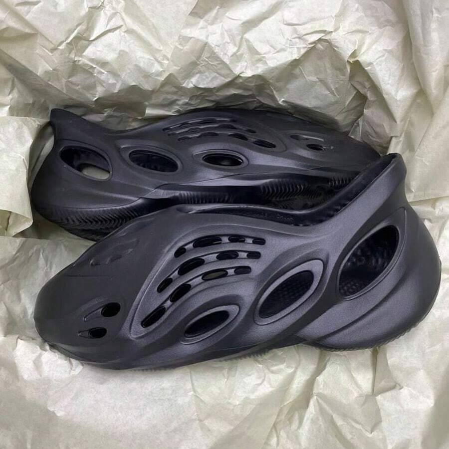 EVA Men Women Clogs Foam Runner Shoes For Women Men, Hollow Cloud Slippers Lightweight Slip-On Walking Sneakers Breathable Soft Beach Sandals Breathable Non-Slip Beach Shoes Casual Fashion Sports Sandals One Pair Arch Support Sandals - 黑色 - 查看 1