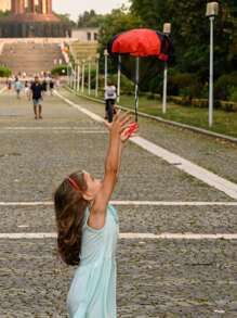 4 pezzi Giocattoli paracadute, soldati paracadutisti con paracadute per lancio manuale, giocattoli di modellini di paracadutisti, bambole con paracadute per attività all'aperto, giochi di lancio, adatti a bambini e adulti, giocattoli volanti emozionanti per esterno, piccoli regali per bambini, regali per feste di compleanno dei bambini