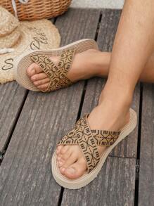 Sandales décontractées à enfiler pour hommes avec motif croisé, couleur kaki en faux lin tressé, plate, convient pour l'été, l'extérieur, la plage