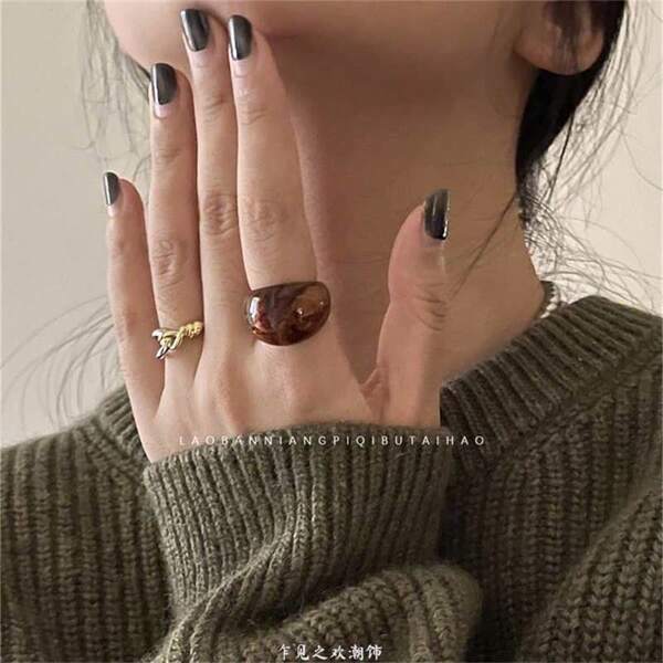 2025 New Unique Vintage-Style Resin Ring Women, Minimalist Retro Finger Ring, Fashion Elegant Jewelry