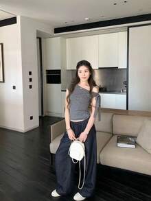 女士单肩短袖T恤，时尚修身露脐上衣，休闲夏季款 - 灰色 - 查看 2