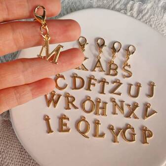 1 件优雅金色字母钥匙扣龙虾扣吊坠装饰配件