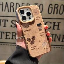 Teléfono con Orificio Grande, Diseño de Piel Sintética en Color Café Sólido con Diseño de Ositos, Compatible con los Modelos 11, 11 Pro, 12, 12 Pro, 13 Pro, 14 Pro, 14 Plus, 14 Pro, 15, 15 Plus y 15 Pro. - Caqui - Ver 4