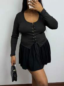 LovelyWholesale Top de manga larga anudado y minifalda con forro interior para mujer talla grande, ideal para primavera y verano