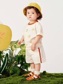 mini bala Bộ quần short và áo phông cho trẻ mới biết đi – Vải kháng khuẩn khô nhanh – Trang phục mùa hè dành cho cả nam và nữ - tông màu vàng trắng - Xem 2