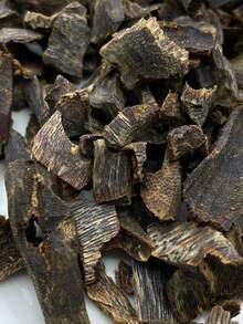 5g正宗天然沉香，干净无杂，油性好，香气浓郁，清雅怡人，不烟不呛，香味浓郁持久，香薰，净化空气，助眠，安神，节日礼物，送朋友，居家办公，室内