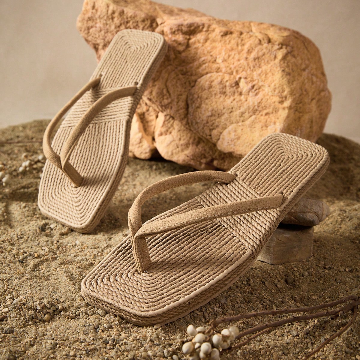 Chanclas de mujer de estilo sencillo, planas de ante suave con una correa de empeine delgada, estilo bohemio, relajado, para vacaciones, playa, otoño
