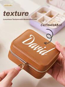 1个定制化妆包——四合一多功能设计，可轻松转换为化妆包、手拿包、零钱包和礼品包，适合日常使用、旅行和派对。轻巧的收纳袋配有可拆卸隔层，提供大容量，可轻松收纳美妆必需品——既可用作化妆包，也可用作旅行收纳。是母亲节、情人节、感恩节、复活节、生日、婚礼、毕业典礼等场合的贴心礼物。