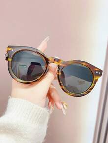 1 副男女通用圆形复古 Y2K 复古街头风格运动拼色时尚眼镜，适合度假