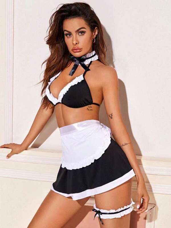 A Women's Sexy Cosplay Cute Maid Party Live Performance Set