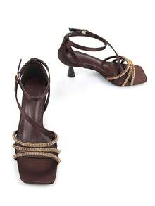 Giày sandal cao gót nữ kiểu dáng sang trọng, quai vàng đính đá lấp lánh, màu nâu satin, mũi vuông, gót thấp, thoải mái khi mang hàng ngày và dự tiệc, phù hợp với trang phục mùa xuân hè. - màu nâu - Xem 4