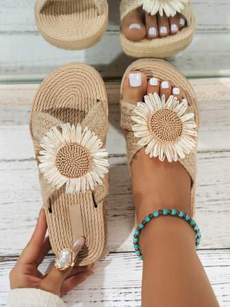 大码女式舒适简约圆头编织交叉带向日葵装饰平底凉鞋，休闲时尚户外/沙滩一脚蹬鞋，夏季