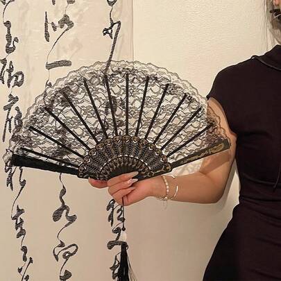 1 chiếc quạt ren hoa hồng vàng tinh tế, chất liệu ren trang nhã và đẹp mắt, chiếc quạt mát lý tưởng cho những chuyến đi, buổi họp mặt và tiệc tùng hàng ngày, phù hợp cho chụp ảnh và khiêu vũ, một vật dụng trang trí không thể thiếu cho vẻ quyến rũ của người phụ nữ sành điệu! Quạt xếp ren đen cổ điển JK Lolita Cheongsam Quạt kiểu cổ điển Phụ kiện chụp ảnh Ren dành cho nữ Quà tặng mùa hè cho đám cưới Khiêu vũ Phụ kiện cao cấp Quạt xếp Quạt cầm tay Quạt gấp