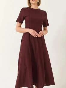 Elegantes langes Damen Sommerkleid und Herbstkleid mit langen Ärmeln, Rüschen-Saum und Blume Muster für den Urlaub
