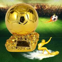1 pièce Trophée de football doré en résine - Conception réaliste de ballon de soccer avec couture détaillée, idéal pour la décoration thématique des sports, utilisation intérieure/extérieure, parfait pour Noël, Thanksgiving, la fête des pères, la remise des diplômes et la fête nationale des grands-parents, décoration intérieure et extérieure | Décoration thème football | Conception de couture détaillée, décoration football