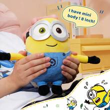 Miniso Minions 系列 - 8 英吋 Bob 毛絨娃娃，柔軟短毛絨材質與經典制服設計，精緻表情還原，適合臥室枕頭、桌面裝飾與生日禮物，動漫周邊商品 (1件) - 鮑伯 - View 4