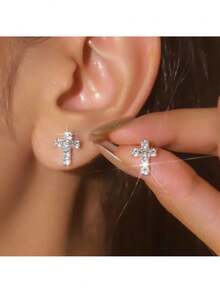 Sparkling Crystal Cross Stud Earrings – Elegant And Petite Earrings Featuring Classic Cross Design Adorned With Dazzling Cubic Zirconia Stones – Set In A Shiny Silver Tone Finish For A Touch Of Timeless Beauty – Lightweight And Comfortable For Everyday Wear – Adds A Subtle Touch Of Faith And Sparkle To Any Outfit – Perfect For Daily Wear, Church Services, Religious Celebrations, Baptisms, Confirmations, And As A Meaningful Gift For Christians – Secure Post Backs For Worry-Free Wear – A Cherished And Timeless Piece To Enhance Your Jewelry Collection With Spiritual Elegance And Radiant Shine. - 彩色 - 查看 1