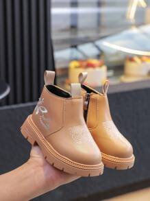 1 双儿童秋冬新款侧拉链刺绣靴，时尚百搭女童刺绣户外防滑靴