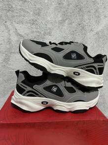 2 estilos de zapatos de verano versátiles y cómodos para hombres, zapatos de elevación de suela gruesa y transpirables de parte superior baja, tenis casuales de moda con patrones aleatorios