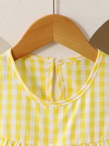 2PCS Girls' Checkered Vest Set Sleeveless Loose-Fit Top With Ruffled Hem & Embroidered Bee DetailsMatching Elastic-Waist Shorts Perfect For Park Playdates And Beach Vacations(Age 2-3,4-5,6-7Y)