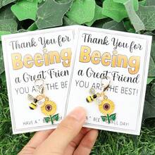 可爱迷你蜜蜂和向日葵钥匙扣口袋拥抱卡，附有感谢卡 - 金属材质，适合蜜蜂的最佳朋友礼物 - 美丽节、父亲节、毕业典礼、生日、情人节、圣诞节 - 鼓舞人心的鼓励信物，蜜蜂礼物，欢快的设计，精致的魅力工艺，汽车配件包魅力学校 - 彩色 - 查看 4