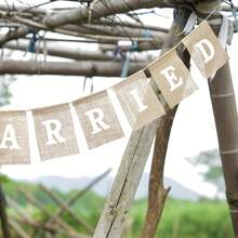 Jutesack "NUR VERHEIRATET" Schwalben-Wimpel, Outdoor Garten Hochzeitsdekoration, Hochzeitsparty Deko, herzförmiger Jutesack Zugflagge, Hochzeitsatmosphäre Dekorationsbanner