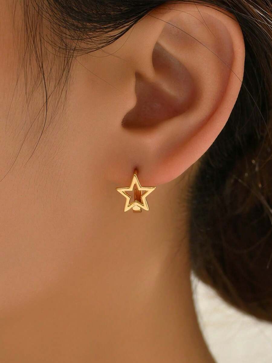 1 Pair Bohemian Style Gold Hollow Star Hoop Earrings, Fashionable For Travel Photography