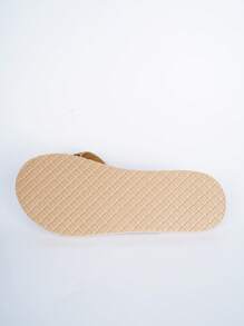 Sandales décontractées à enfiler pour hommes avec motif croisé, couleur kaki en faux lin tressé, plate, convient pour l'été, l'extérieur, la plage