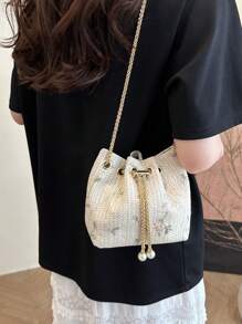 Fashionable New Mini Floral Hardware Chain Drawstring Women's Bucket Shoulder Bag, Multifunctional Leisure Vacation Style Pearl Chain Crossbody Bag, Suitable For Shopping, Wallets, Shopping, Young Women, College Students, Newcomers And White-Collar Workers. They Are Very Suitable For Offices, Universities, Work, Business, Commuting, Outdoor Activities, Travel, And Outings