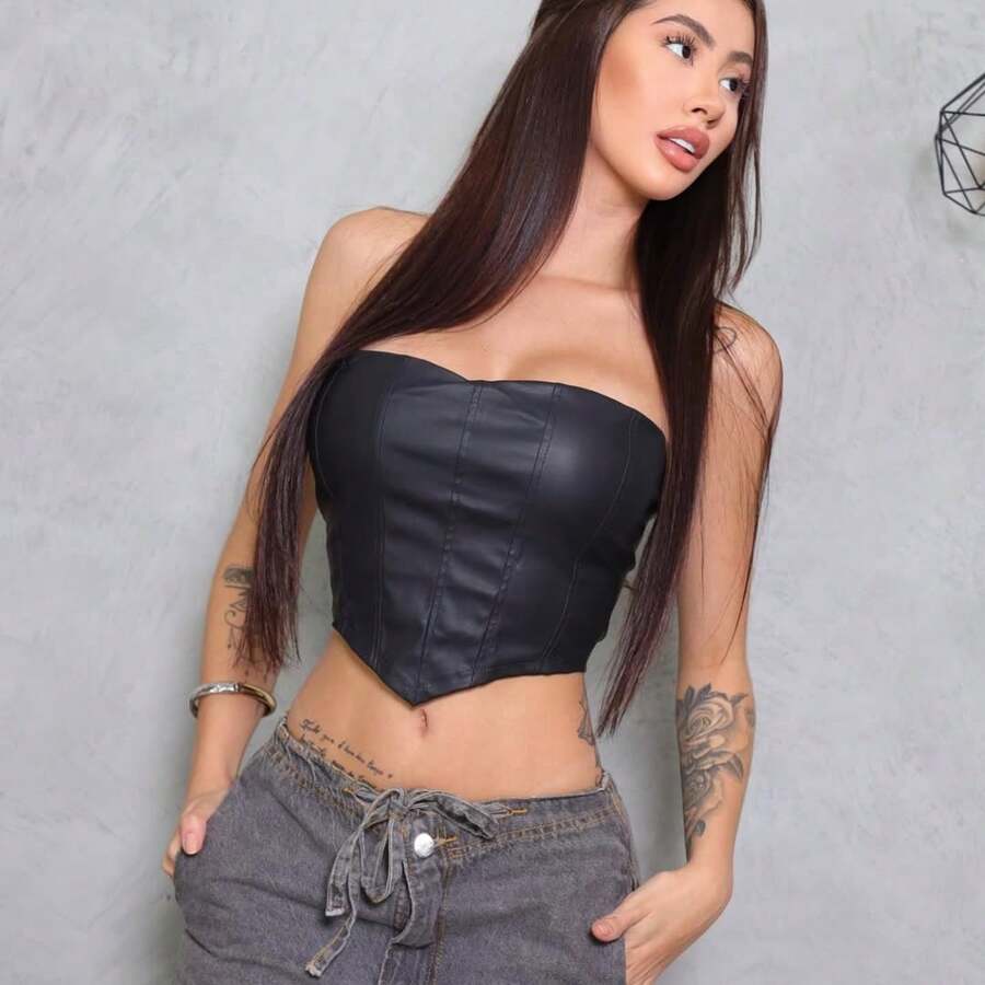 Top Cropped de Couro Corino Tomara que Caia e Bojo – Estilo Moderno com Toque Sofisticado
