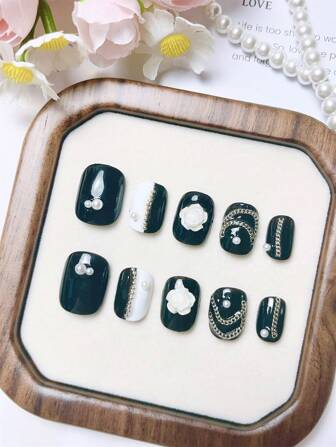 10 piezas Kit de uñas postizas hechas a mano de estilo cuadrado medio negro, estilo japonés, moderno, elegante, estética Y2K, minimalista, estilo coreano, diseño fresco, estilo francés chic, neutro, clásico, lindo, kawaii, acabado brillante, brilloso. El set incluye 1 manicura, caja, adhesivos, 1 lima pequeña y uñas postizas de cubierta completa.