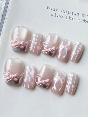 每套10片手工方形短假指甲，银色法式设计，亮粉色猫眼手绘蝴蝶结图案，粉色风格可爱女孩，可重复使用，含工具，可作为女性节日和生日的礼物，适合任何风格的女性日常佩戴