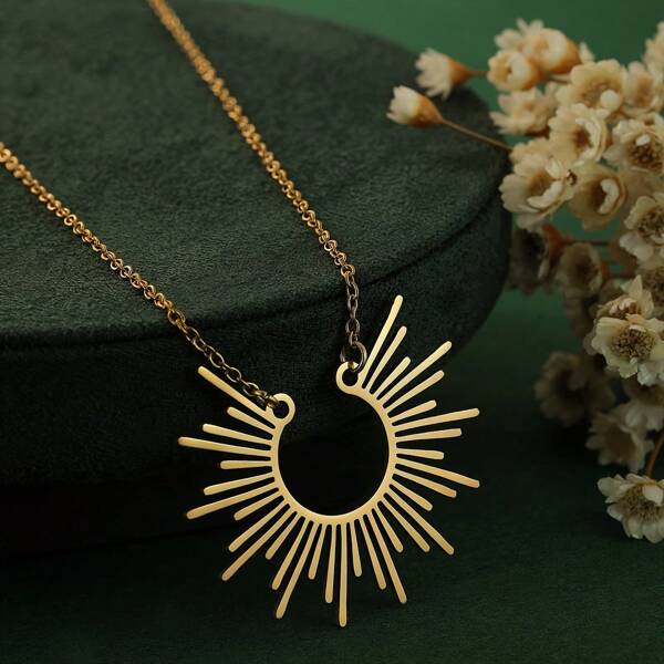 Collar con colgante de sol de acero inoxidable chapado en oro - Diseño de sol radiante chapado en oro, collar con colgante de sol de acero inoxidable con diseño minimalista, collar con colgante de sol de acero inoxidable con colgante chapado en oro con diseño de sol radiante, elegante collar con colgante de sol de acero inoxidable - Chapado en oro para un aspecto lujoso, collar con colgante de sol chapado en oro - Colgante de acero inoxidable con diseño de sol radiante